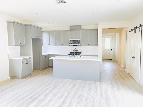 For Rent: $3,950 (3 beds, 3 baths, 1,621 Square Feet)