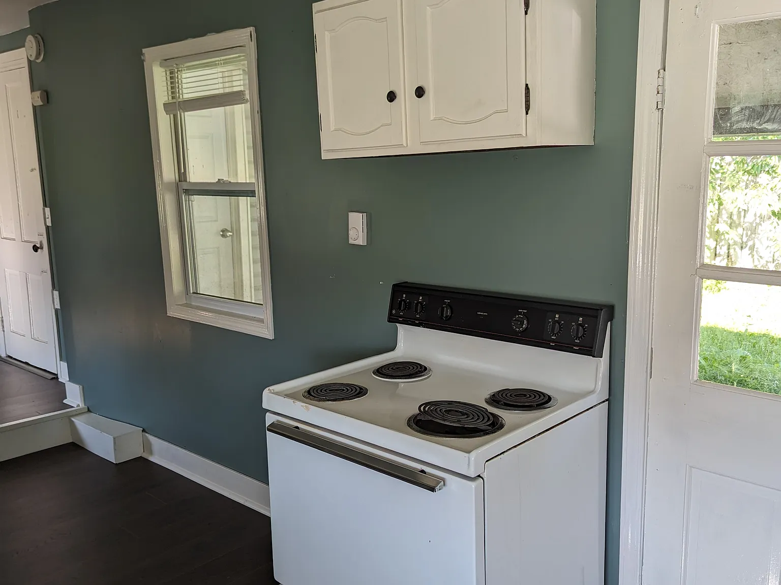 1033 Myers Ave — Photo 4