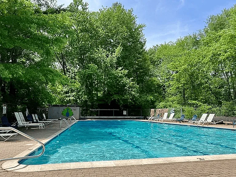 30 Peacock Farm Rd — Photo 8