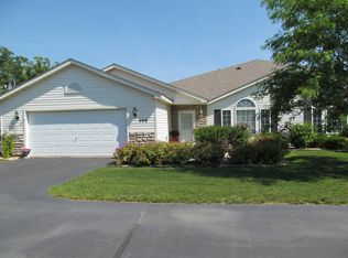 996 Carriage Hills Dr, Chaska, MN 55318