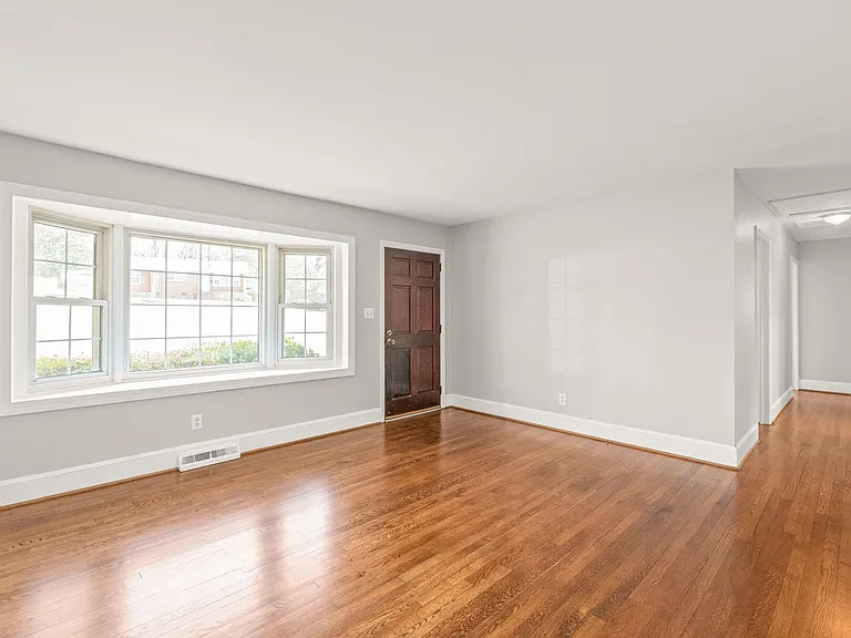 4914 Kistler Ave — Photo 6
