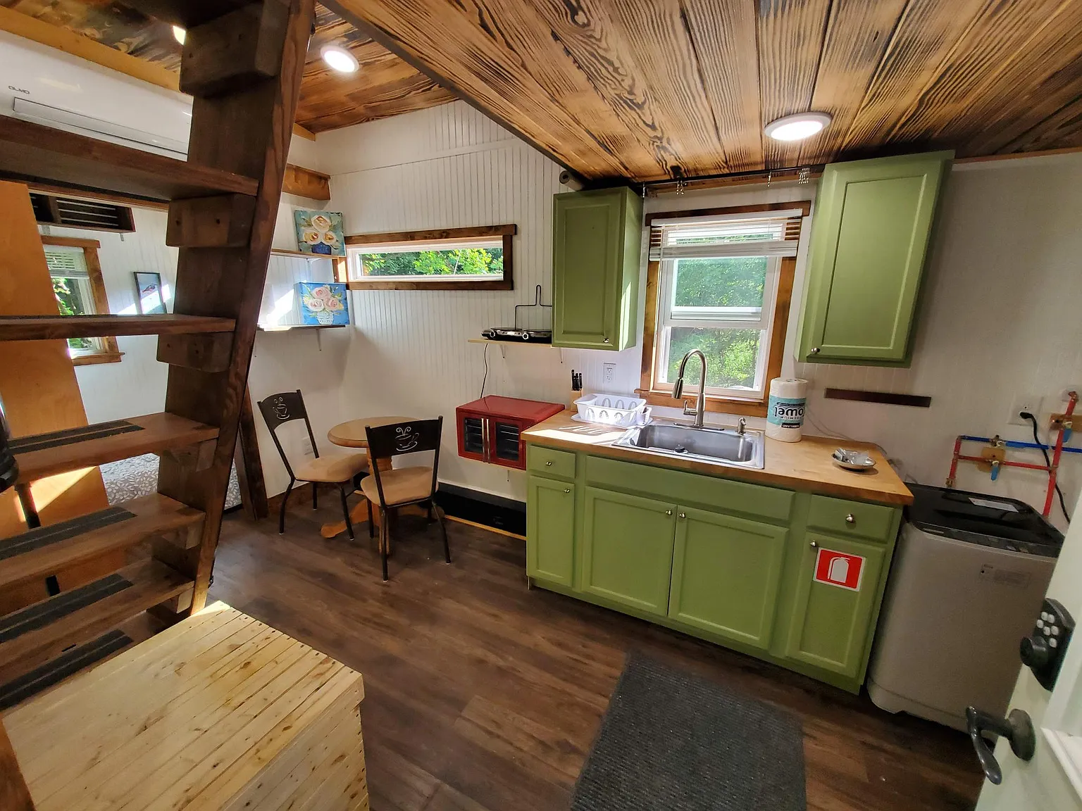 2 bed, 225 sqft, $1,275 — Photo 3