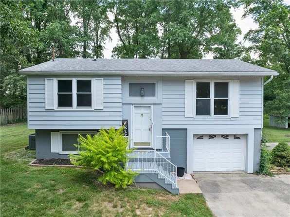 10096 E Heritage Dr, Effingham, IL 62401