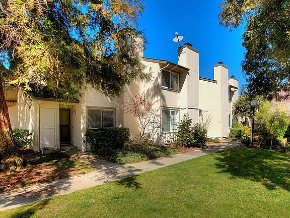 2nd image of 1069 Regency Knoll Dr