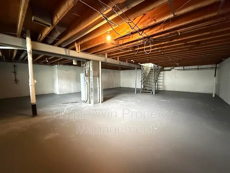 753 Watersedge Dr — Photo 32