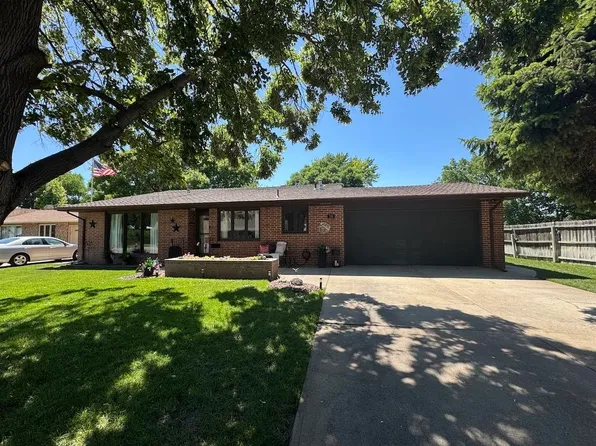 702 Cedarberry Court, North Platte, NE 69101