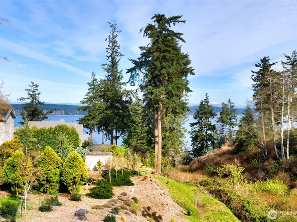 2303 North Bluff Road, Greenbank, WA 98253