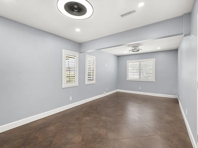 1648 Meadowglen Ct — Photo 13