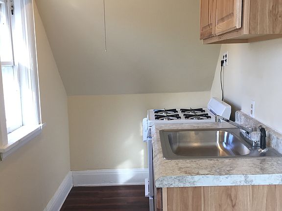 5th image of 1317 E 2nd St APT 4