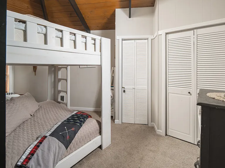 Beech Mountain Pkwy — Photo 28