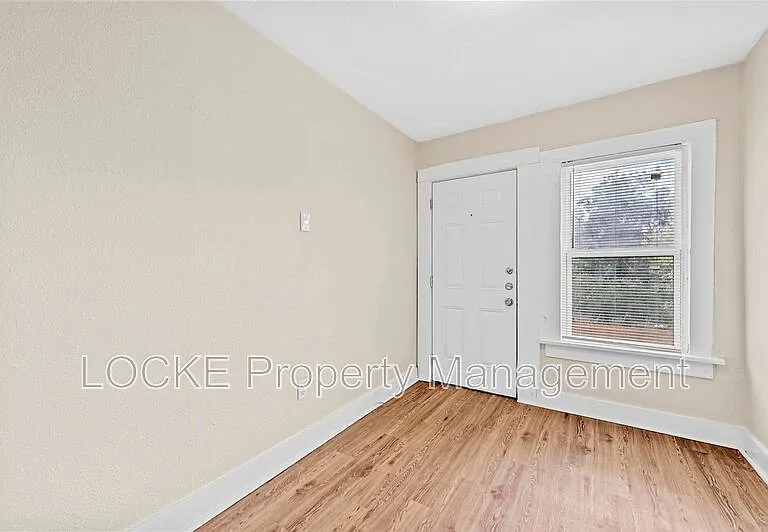 1016 E Arlington Ave #D — Photo 9