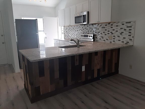 4th image of 3371 Glenn Mottin Way S