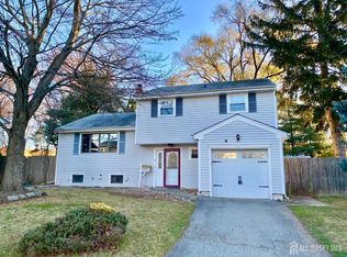 6 Waverly Dr E, Edison, NJ 08817