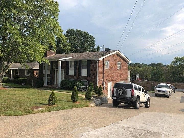 2nd image of 2607 Edge O Lake Dr