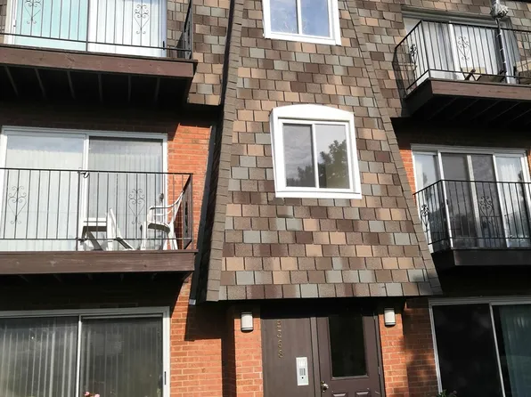 9368 Bay Colony Dr APT 2S, Des Plaines, IL 60016