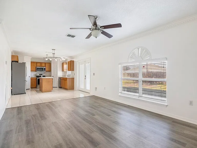 981 SW McElroy Ave — Photo 10