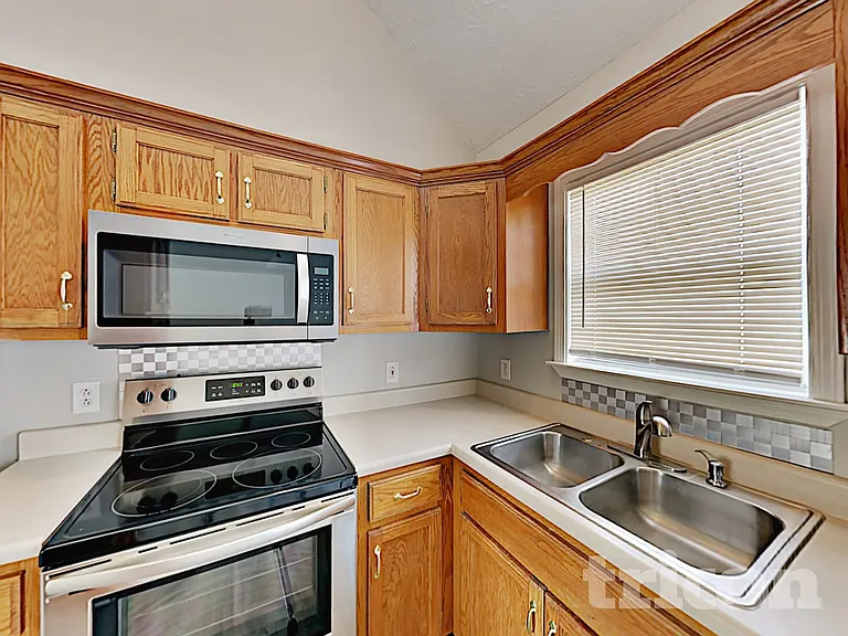 240 Green Hills Dr — Photo 5