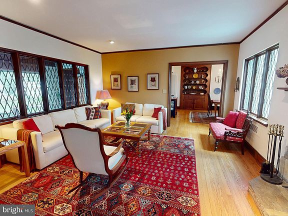 5th image of 439 W Park Ave