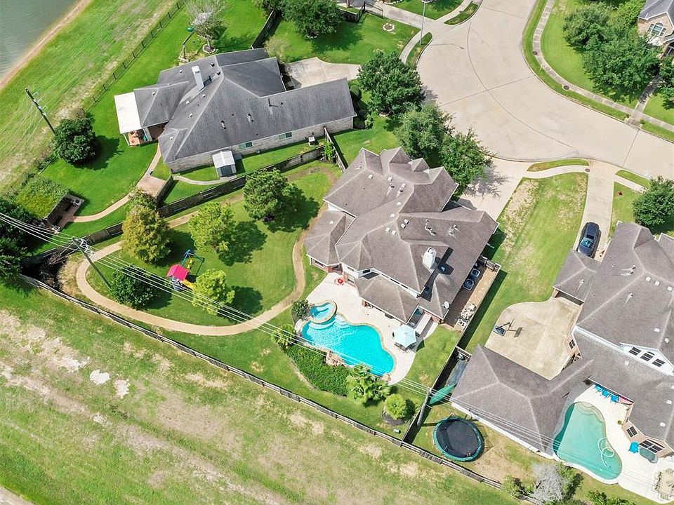 1st image of 26302 Crescent Cove Ln
