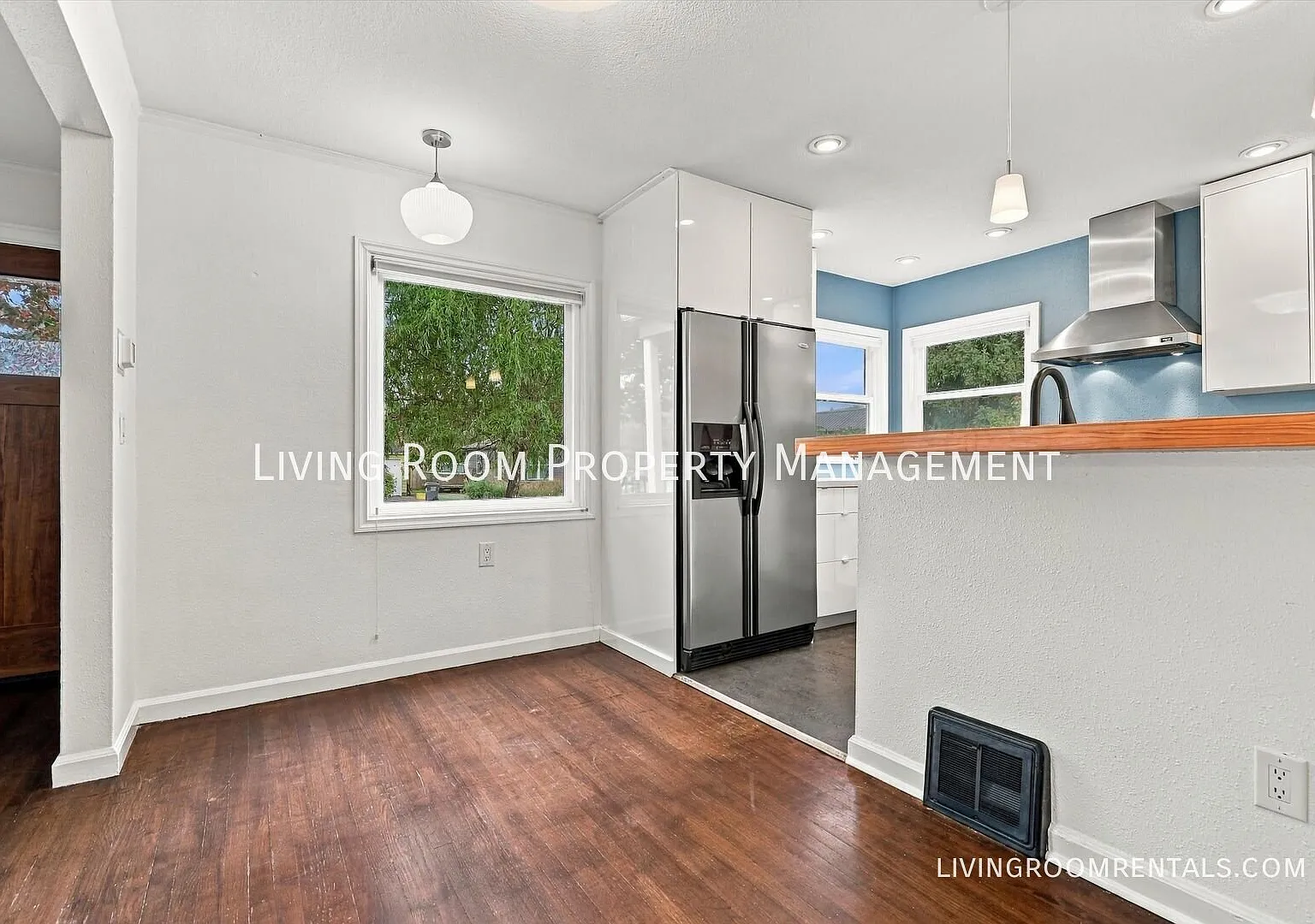 Beaumont- Wilshire Bungalow w/ Fireplace! — Photo 4