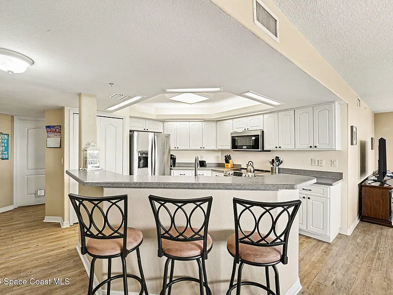 820 Del Rio Way #401 — Photo 3