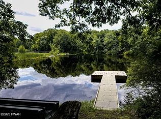 808 Rimrock Ct, Lords Valley, PA 18428