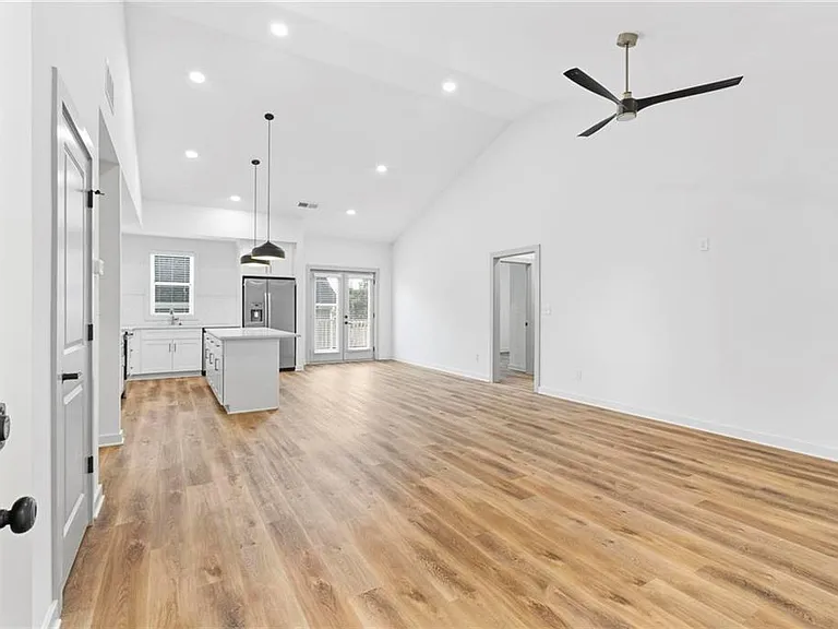 128 Hilltop Dr SW — Photo 4