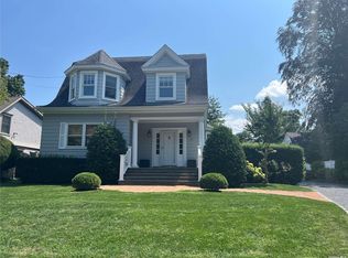 36 Midland St, Cold Spring Harbor, NY 11724