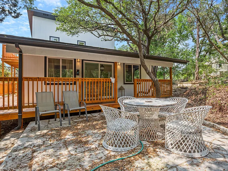 3904 Highland Dr — Photo 4