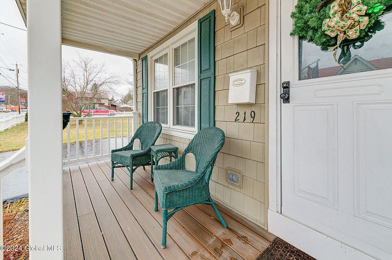 5th image of 219 Forest Avenue