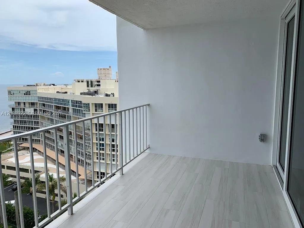 Casa Del Mar Condo — Photo 3