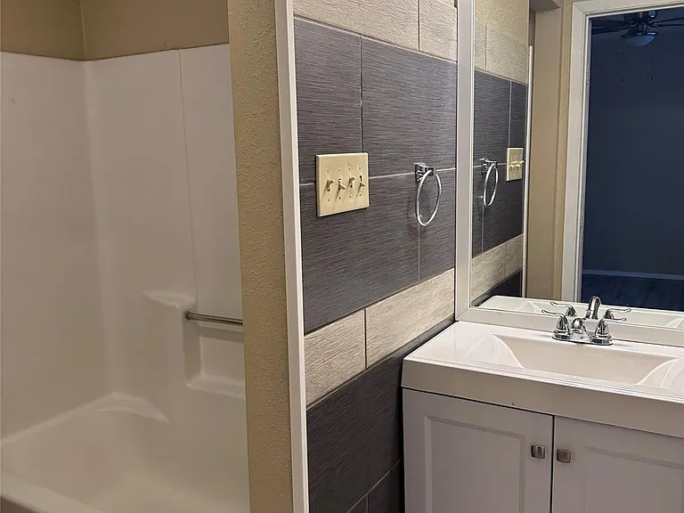 2808 Jadewood Ct #B — Photo 12