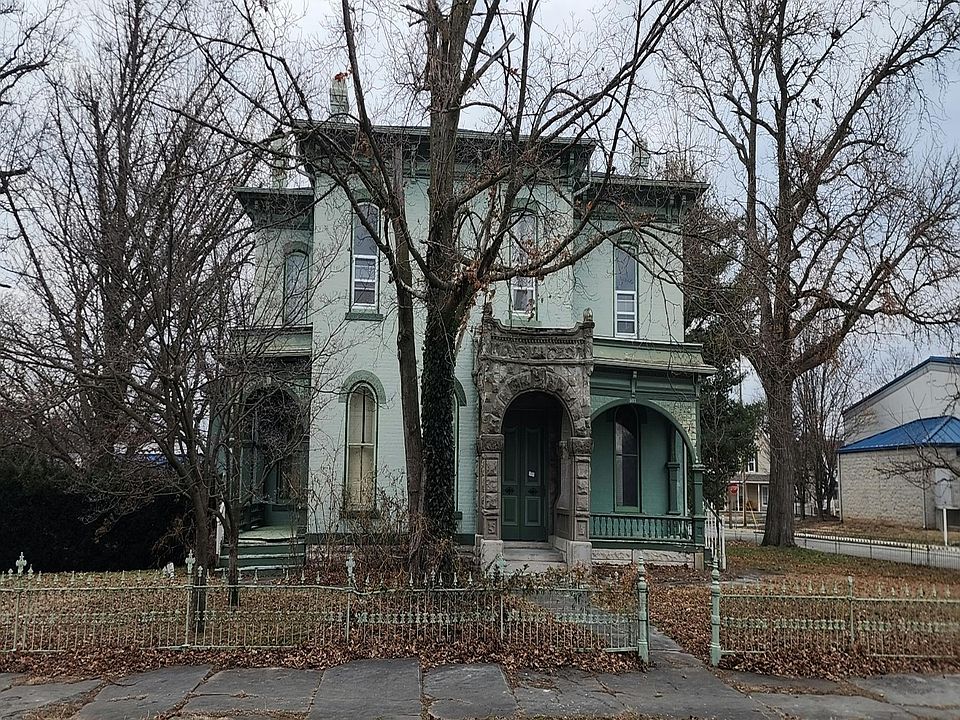 1st image of 903 S Main St