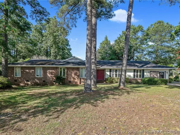 702 Sarazen Dr, Fayetteville, NC 28303