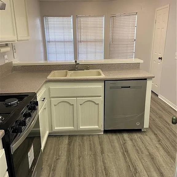 2021 Barclay Ct — Photo 3