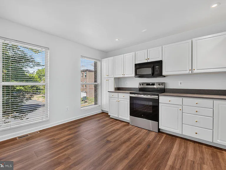 12054 Edgemere Cir — Photo 13