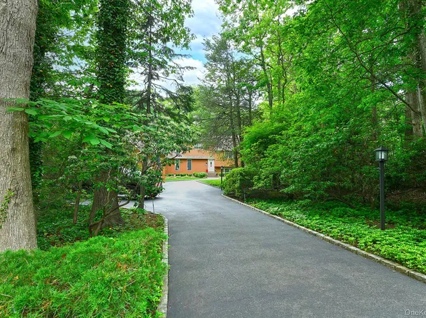 21 Craig Drive, South Huntington, NY 11746