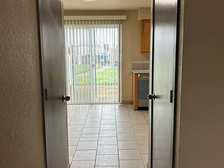 1765 Queen Ave SW — Photo 8