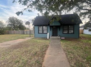 2127 N 1st St, Tahoka, TX 79373