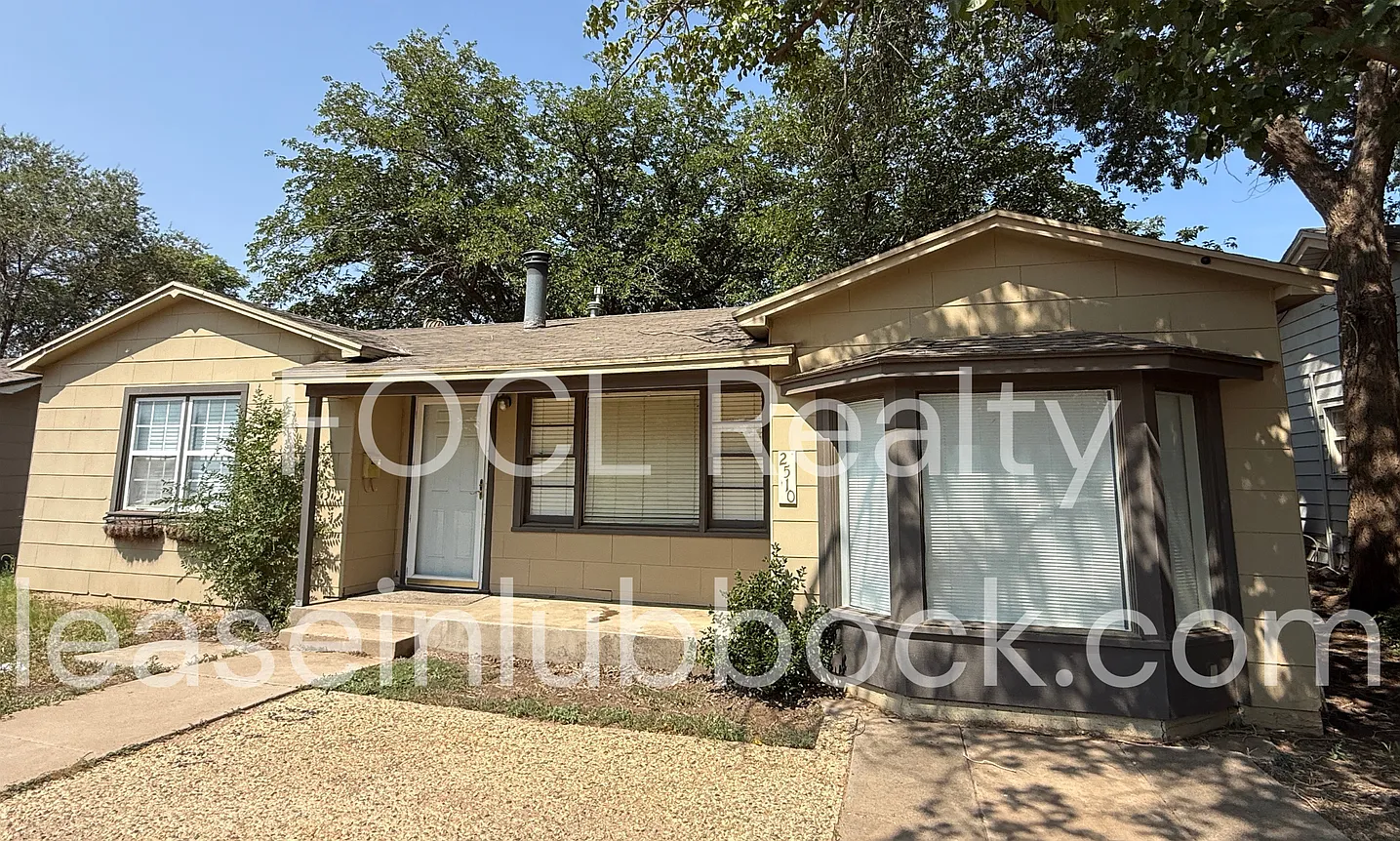 Spacious Home with a Large Backyard — Photo 1