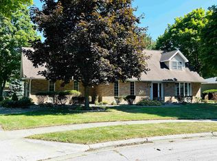 307 Eda Ct, Essexville, MI