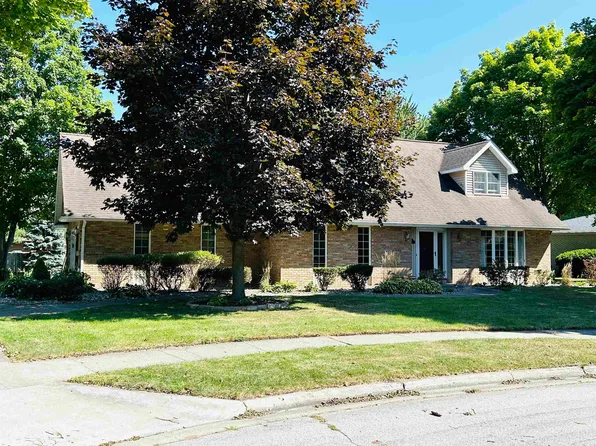 307 Eda Ct, Essexville, MI 48732
