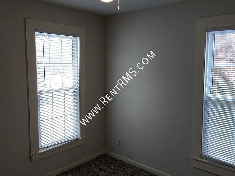 1614 SW College Ave #C — Photo 7