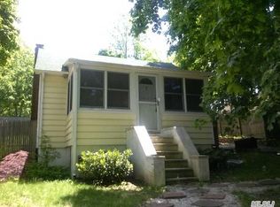 7 Vine Rd, Rocky Point, NY 11778