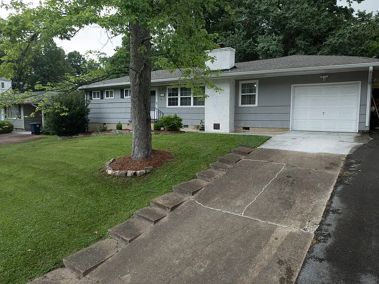 1910 Honeycut Ln — Photo 25