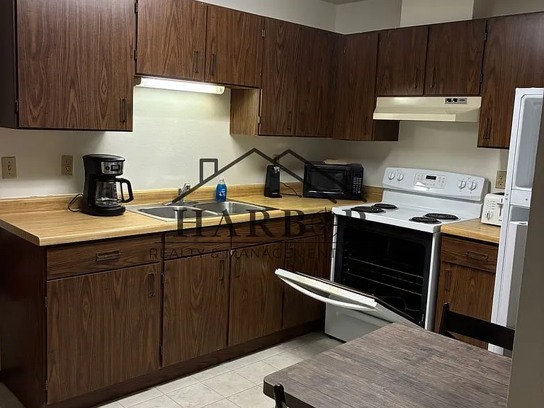Valley View Apartments — Photo 27