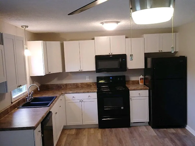 640 Yowell Ave — Photo 7