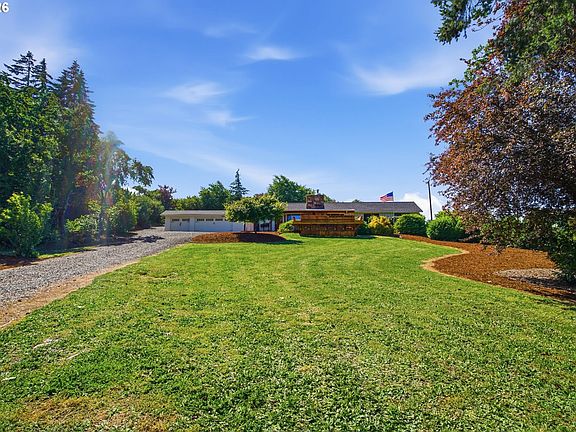 3rd image of 28884 Hillaire St