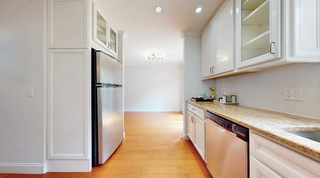 2 bed, 1.5 bath, 1700 sqft, $3,000 — Photo 3