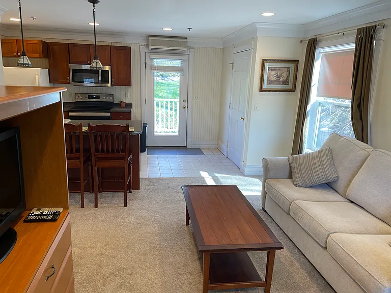840 State St #8 — Photo 3